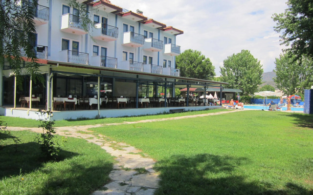 Aymes Hotel
