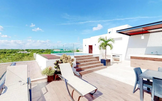 Eight VIP Beach Condo 301