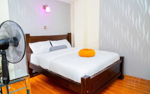 Lux Suites Marcus Garden Apartments