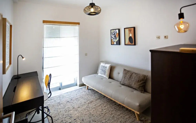 Pink House in Faro With 3 Bedrooms and 3 Bathrooms