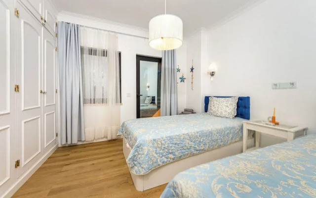 2 Bed-sleeps 4-vilamoura Beach-pool-spa-balcony