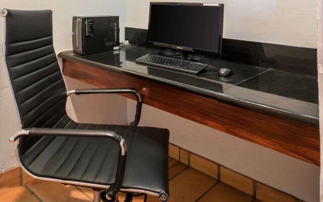 Quality Inn & Suites Jacksonville-Baymeadows