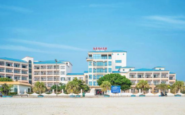 Beihai Seaview Caiyun Hotel (Qiaogang Beach Qiaogang Fengqing Street)