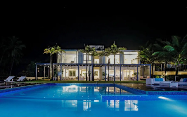 Oceanfront Luxury 10BR Villa