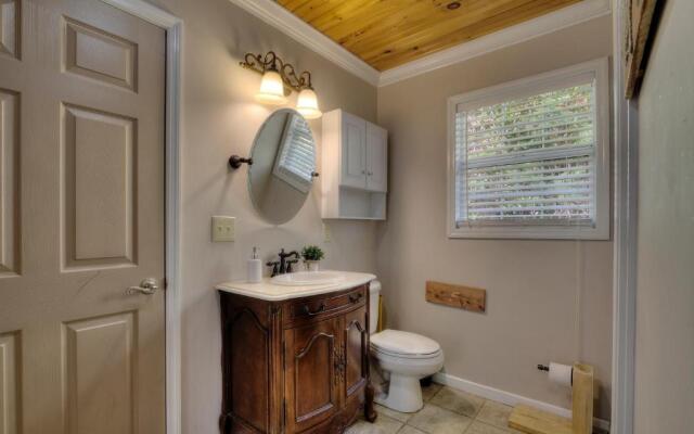 5Bedrooms*4KING BEDS*OUTSTANDING LOCATION*HotTub*