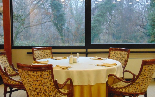 Hotel M