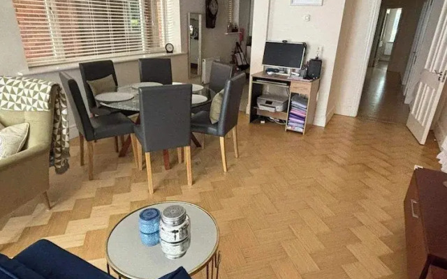 Modern Apt 3 Bedrooms Near Dundrum