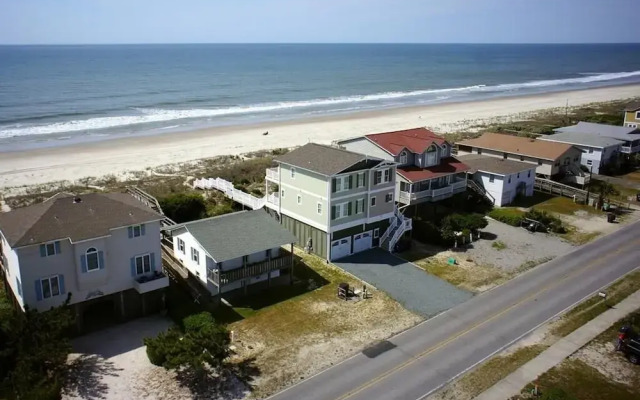 R & R By The Sea 4 Bedroom Home by RedAwning