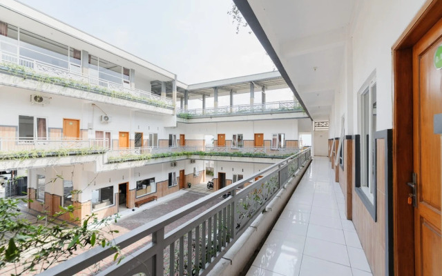 Urbanview Hotel Sky Batu Malang by RedDoorz
