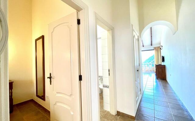 One bedroom, high floor, ocean views, pool