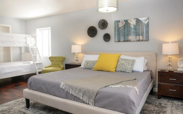 Scottsdale 4BD Modern Home w/ Sparkling Pool!