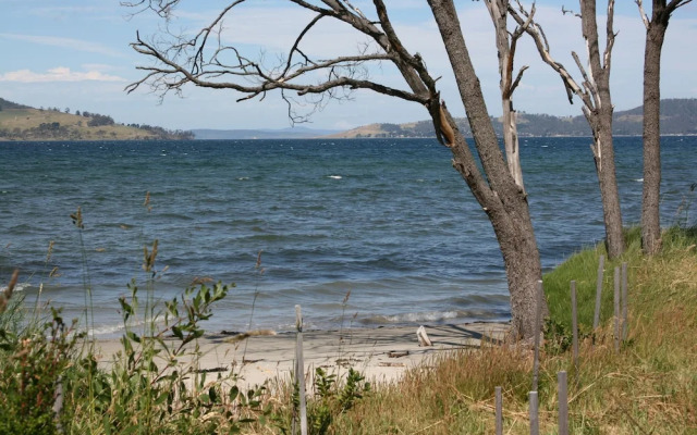 Snug Beach Cabin And Caravan Park