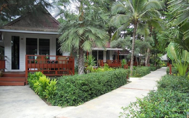 Nakara Long Beach Resort