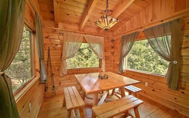 Hidden Treasures 3 Bedroom Cabin