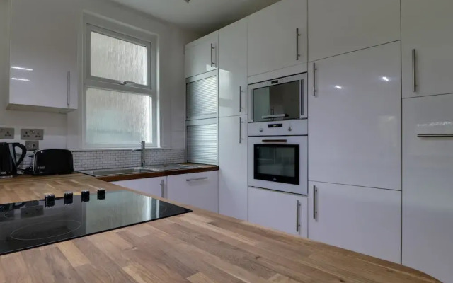 Newly-refurbed 2-bed Flat in Blackheath