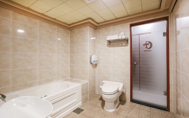 Themepark Tourist Hotel