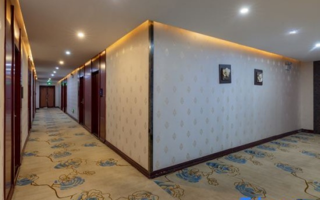 Grand April Day Holiday Hotel — 2-star hotel in Bijie