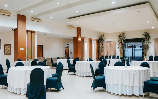 Tuwuh Hotel at Kayutangan