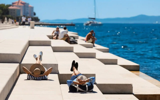 Rhythm Floating Hostel - Zadar