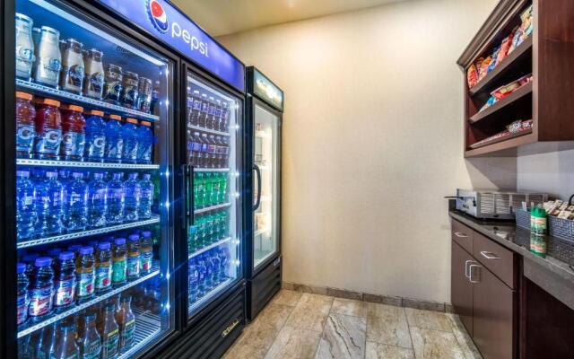 Cobblestone Hotel & Suites - Victor