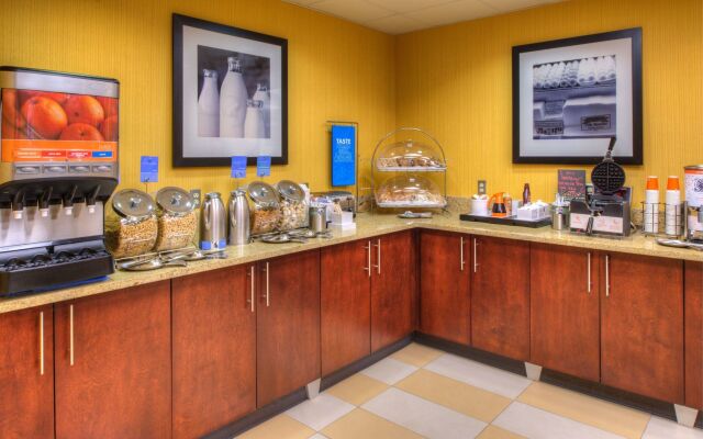 Hampton Inn & Suites Ontario