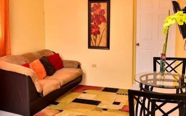 Kingston Sunset Guest Apartment II