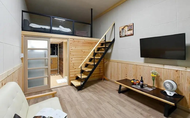 Yeosu Chunghong Pension