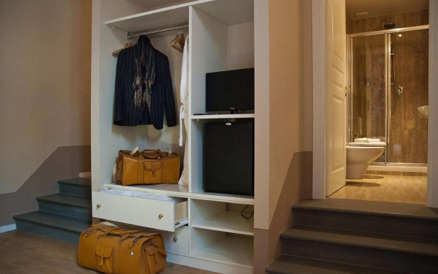 Black 5 Florence Suite