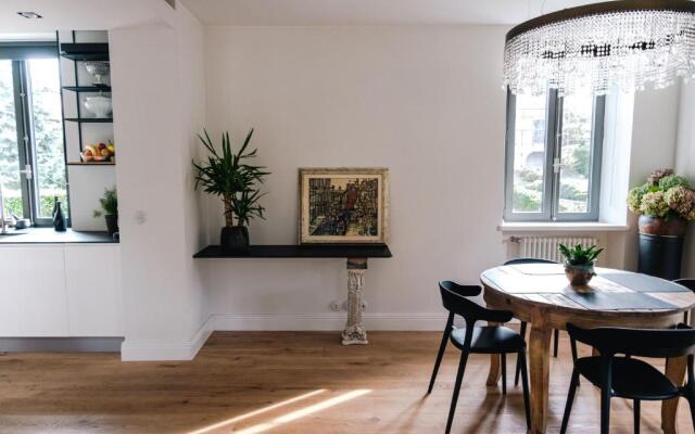 Luxury Apartment with a balcony lake Lago Maggiore