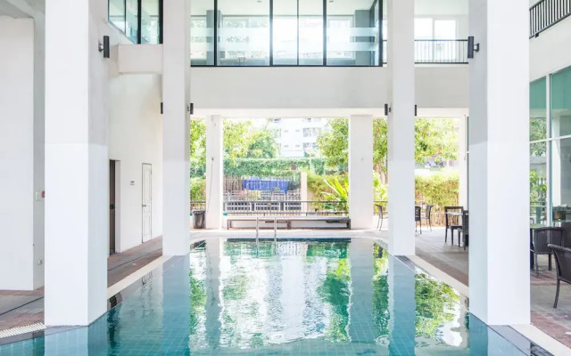 The Lavish Residence by Favstay