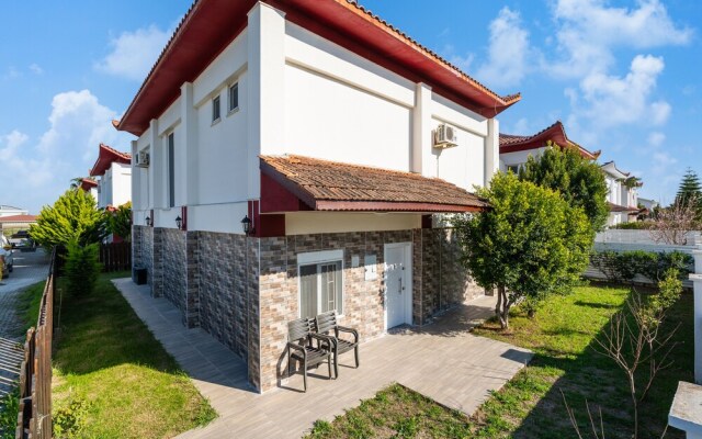 Villa Aris by Villatatilin