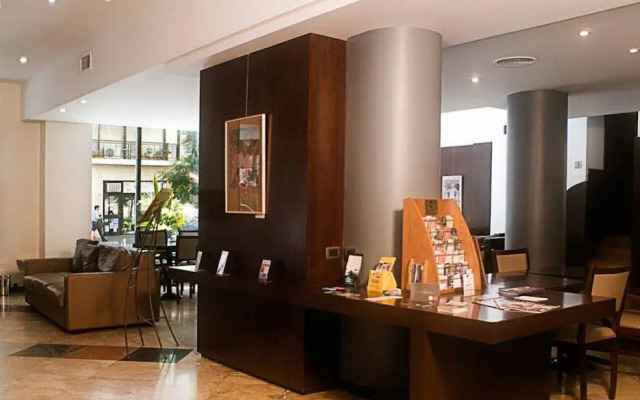 Urquiza Apart Hotel & Suites