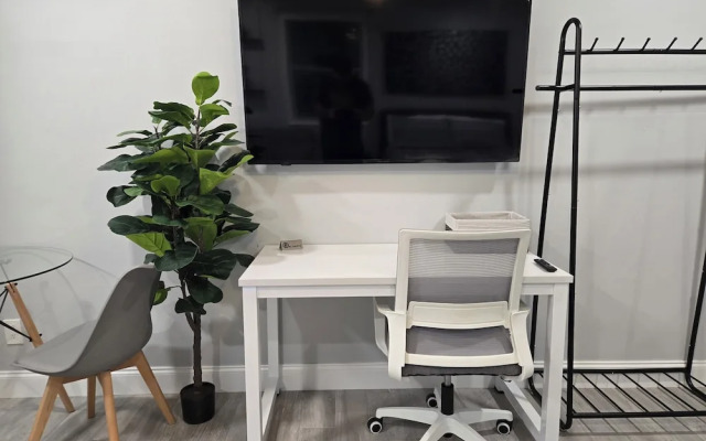 Barefoot Mailman Inn & Suites