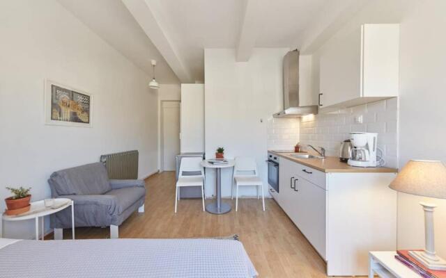 Bright Lovely Central Studio in Thessaloniki