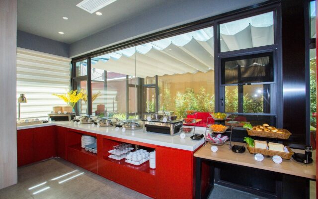 Ibis Kunming Beijing Rd