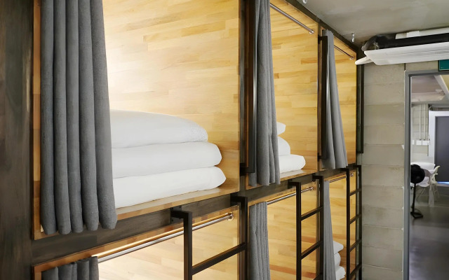 The Cube Hotel - Hostel