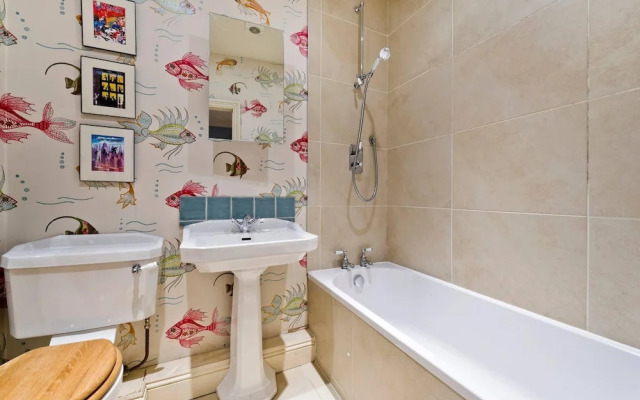 Delightful 3-bed Family Home Bayswater