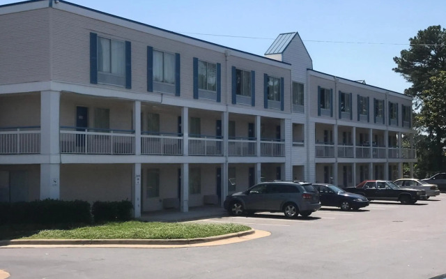 Motel 6 Raleigh, NC - North