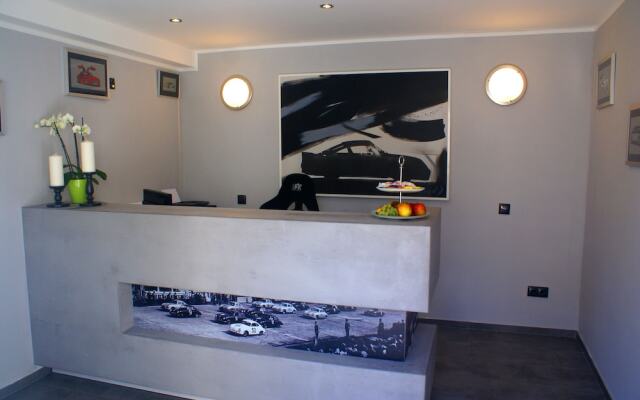 Fast Lane Hotel