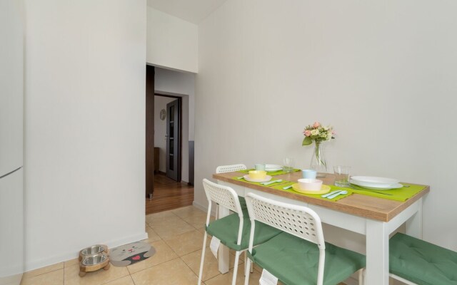 Traditional Apartment by Renters
