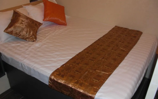 Empire Commercial Hotel