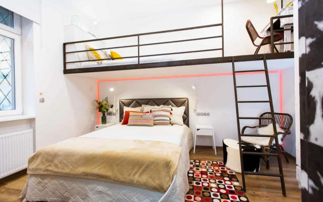 Premium Rooms by Hi5 - Style at the Comedy Theater