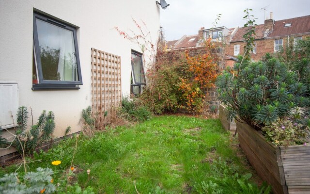 Special 3 Bedroom Townhouse With Parking in Bristol