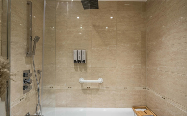 Charming 2-bed House in Central