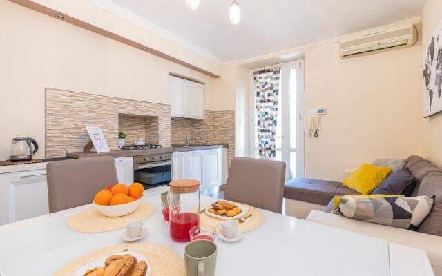 Appartamento in Piazza Adriano in Zona Cenisia