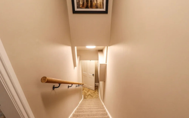 17 Union Road Basement