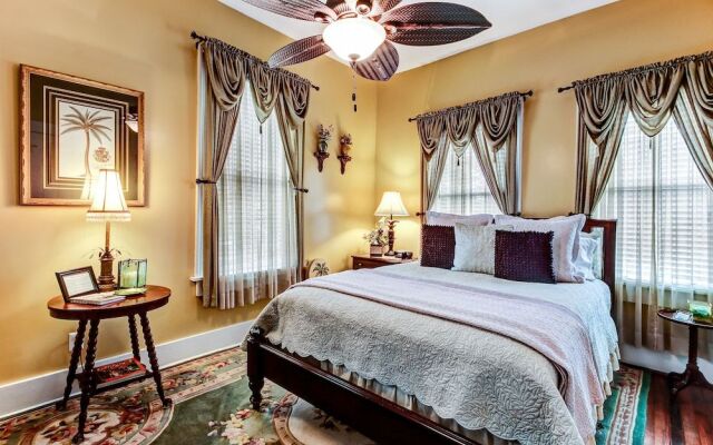 Green Palm Inn