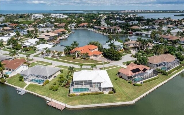 435 - 435 Court 3 Bedroom Home by Redawning