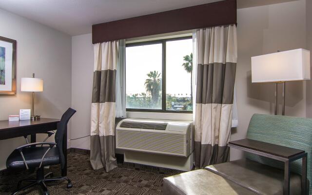 Holiday Inn Express Hotel & Suites Carlsbad Beach by IHG