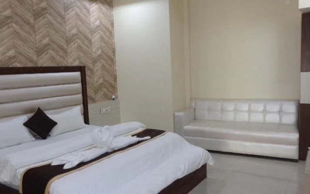 Hotel Prakshi Palace